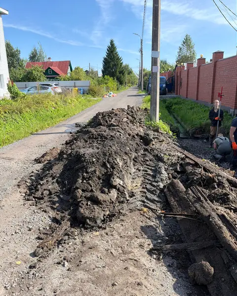Демонтаж старой канавы из досок